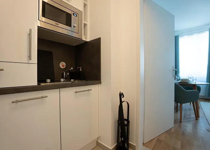 Bright Modern In Center With A Queen Bed Viena
