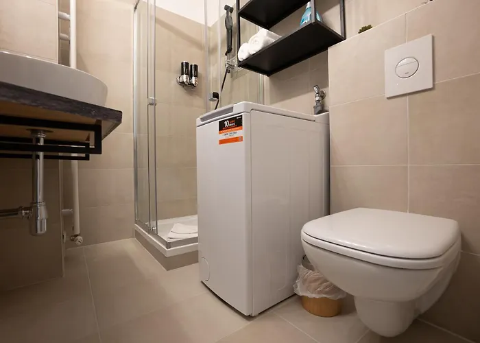 Bright Modern In Center With A Queen Bed Apartamento Viena