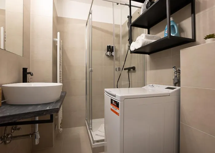 Bright Modern In Center With A Queen Bed Apartamento *