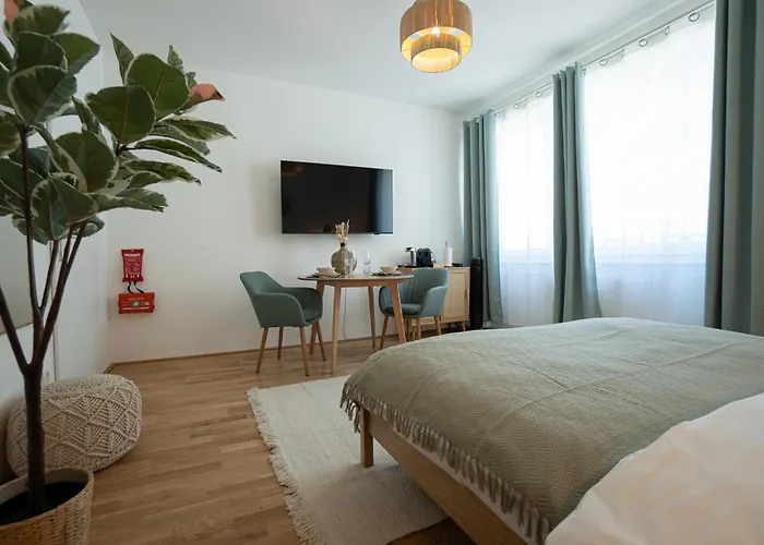 Bright Modern In Center With A Queen Bed * Viena